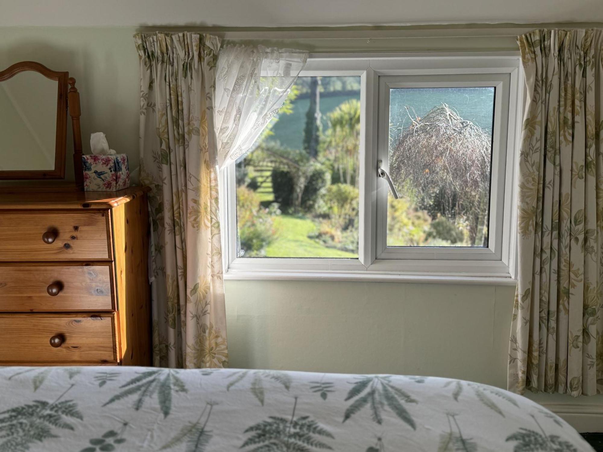 דארטמות' Greenswood Cottage - Cosy Cottage, Rural Location, Beautiful Landscaped Gardens With Pond And Lake מראה חיצוני תמונה